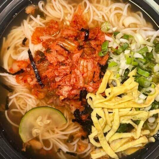 잔치 국수 Hot Noodle Soup